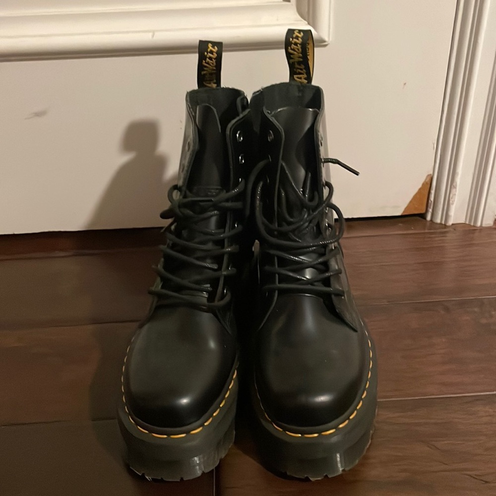 Black Dr Marten Jadon